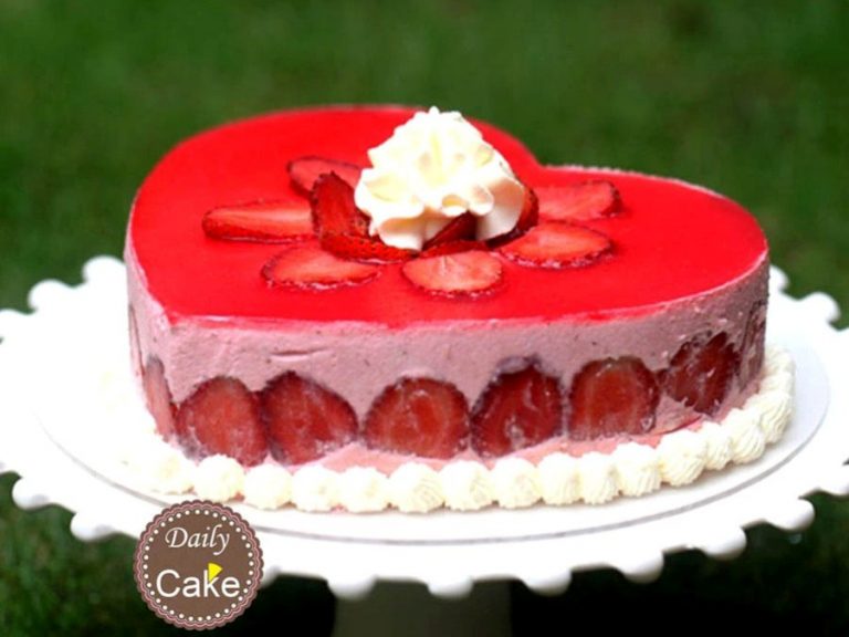 Bánh mousse dâu tây