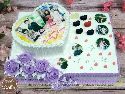 Bánh hai tầng in ảnh kỷ niệm ngày cưới