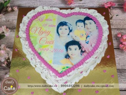 Bánh hình tim in ảnh kỷ niệm ngày cưới