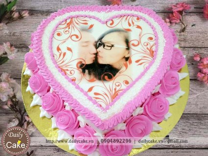 Bánh hình tim in ảnh kỷ niệm tình yêu 002