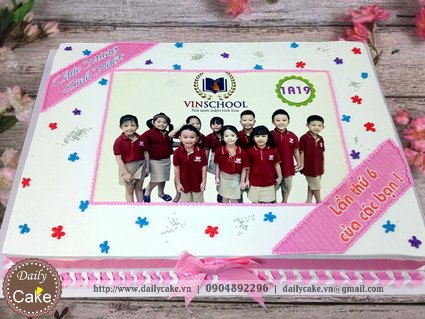 Bánh in ảnh sinh nhật tháng của các bạn trong lớp