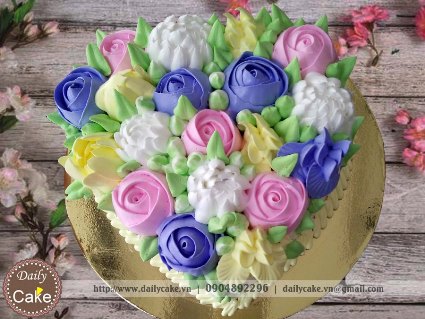 Bánh kem bó hoa hình tim