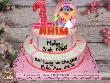 Bánh hai tầng in ảnh sinh nhật bé bái 1 tuổi