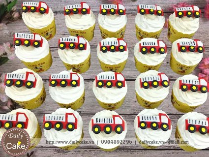 Bánh cupcake fondant hình ô tô cứu hỏa