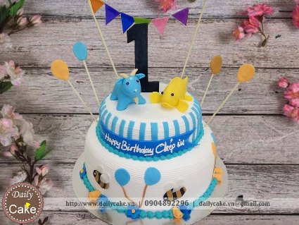 Bánh fondant hai tầng hình chú dê và cá chép