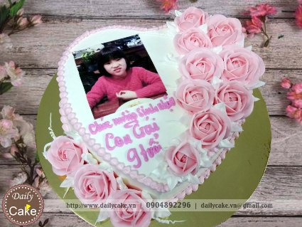 Bánh hình tim in ảnh sinh nhật bé gái