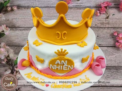 Bánh sinh nhật fondant tạo hình vương miện