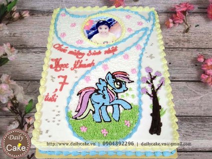 Bánh sinh nhật in ảnh bé gái 7 tuổi