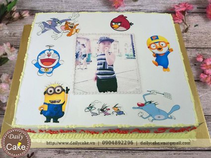 Bánh sinh nhật in ảnh bé trai và các nhân vật hoạt hình