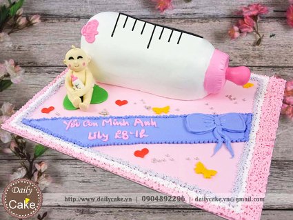 Bánh sinh nhật tạo hình bình sữa và em bé