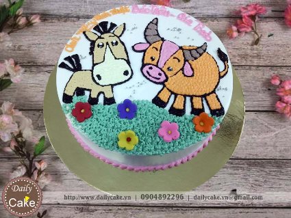 Bánh sinh nhật vẽ hình con trâu và con ngựa