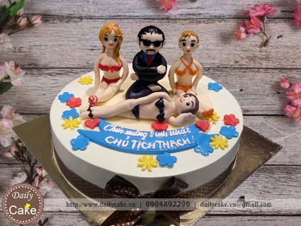 Bánh fondant sinh nhật tặng sếp nam lịch lãm được dàn mỹ nhân vây quanh