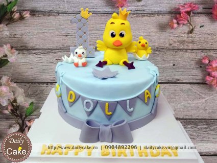 Bánh fondant sinh nhật hình gà con cho bé trai 1 tuổi