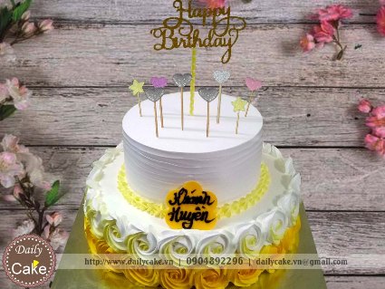 Bánh gato hai tầng trang trí que cắm hình tim sao màu nhũ lấp lánh