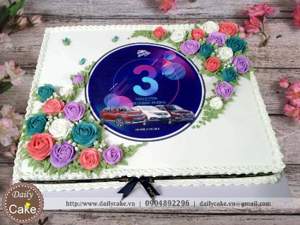 Bánh gato in logo mừng sinh nhật nhóm CR-V