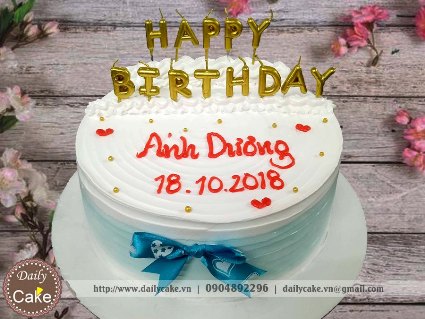 Bánh gato kem tươi đơn giản cắm nến chữ happy birthday