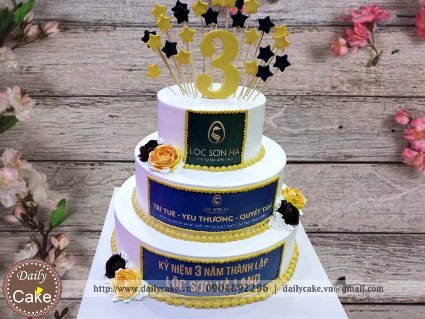 Bánh gato kỷ niệm 3 năm thành lập Lộc Sơn Hà land