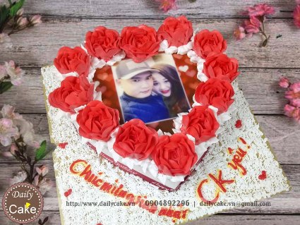 Bánh hình tim in ảnh trang trí hoa hồng đỏ đẹp lãng mạn