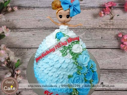Bánh sinh nhật búp bê chibi váy hoa màu xanh xinh đẹp