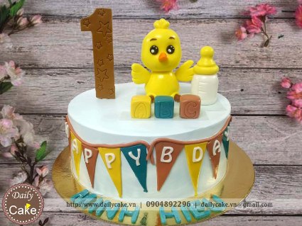 Bánh fondant hình gà con vừa ham ăn lại ham học
