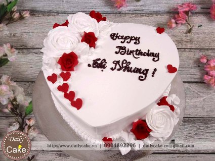 Bánh kem hình trái tim hoa hồng màu trắng đỏ