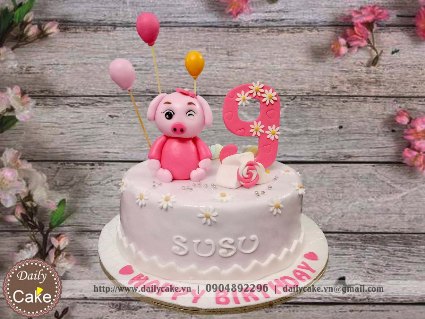 Bánh sinh nhật fondant hình bé heo màu hồng xinh xắn