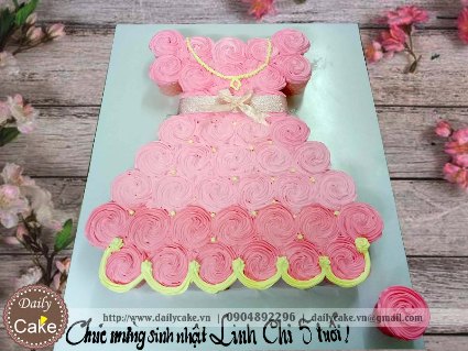 Cupcake ghép hình chiếc váy xinh cho sinh nhật bé gái