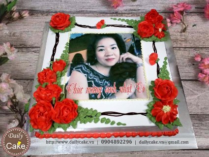 Bánh in ảnh trang trí hoa kem tông đỏ rực rỡ