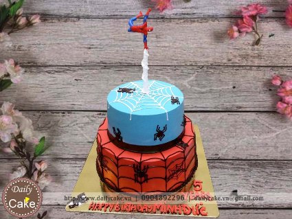 Bánh gato hai tầng spiderman phóng tơ và nhào lộn