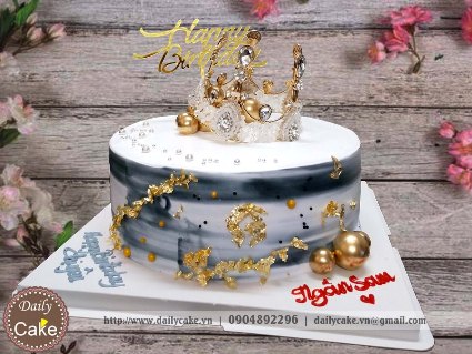 Bánh gato trang trí vương miện kim cương sang chảnh