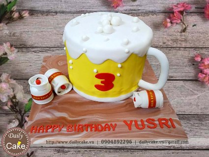 Bánh fondant tạo hình cốc bia tràn trề hấp dẫn