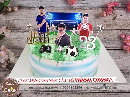Bánh gato sân cỏ sinh nhật cầu thủ Thành Chung