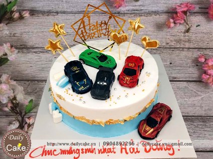 Bánh sinh nhật trang trí dàn ô tô siêu nhân
