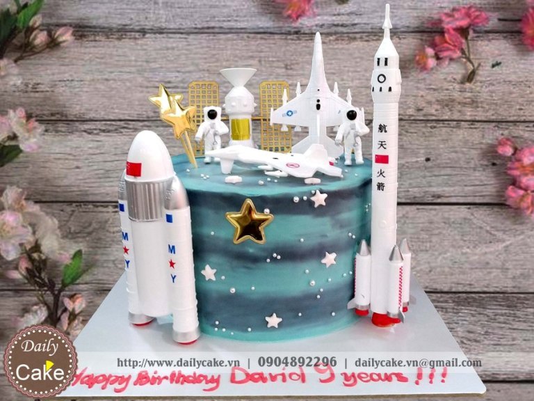 Bánh gato sinh nhật chủ đề du hành vũ trụ