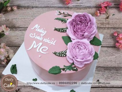 Bánh kem hoa tông màu tím mừng sinh nhật mẹ