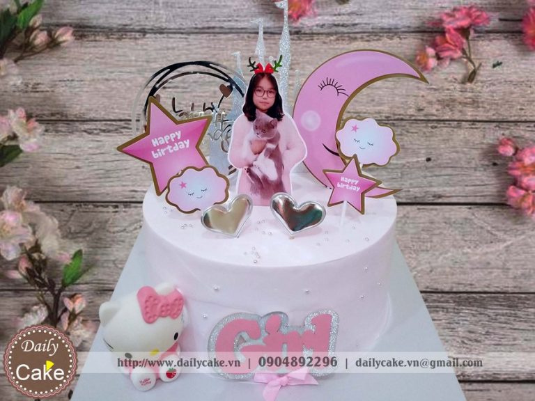 Bánh gato gắn ảnh sinh nhật bé gái cùng Hello Kitty