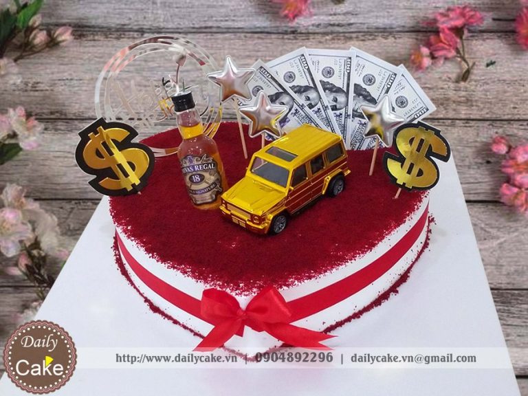 Bánh kem hình tim trang trí mô hình siêu xe Mercedes mạ vàng