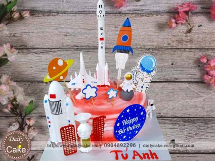 Bánh sinh nhật chủ đề hành tinh và tàu vũ trụ cho bé trai