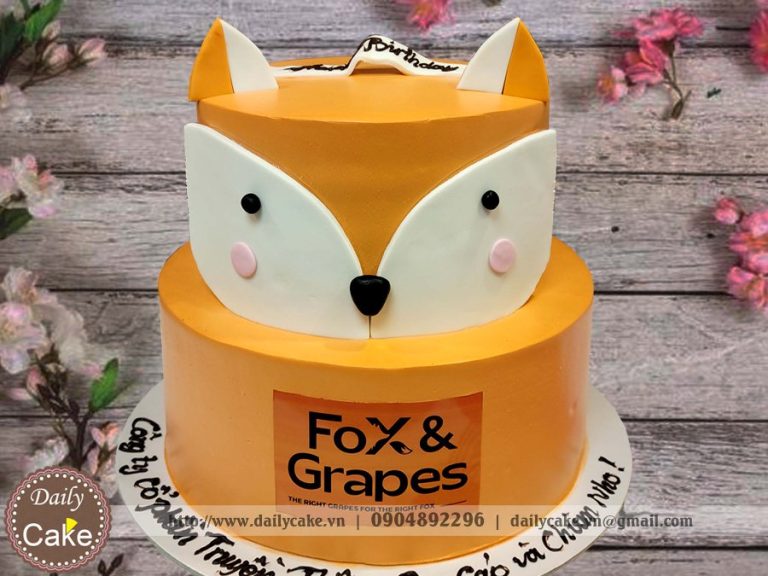 Bánh fondant 2 tầng hình con cáo sinh nhật công ty