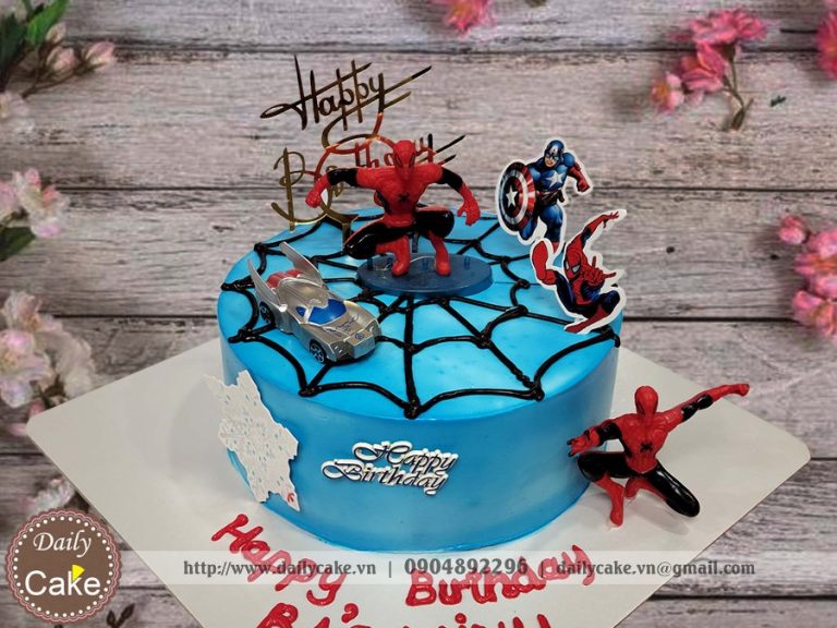 Bánh sinh nhật siêu nhân và siêu xe tốc độ