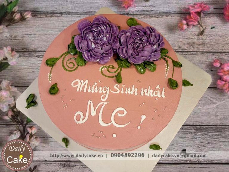 Bánh gato tông hồng hoa tím mừng sinh nhật mẹ
