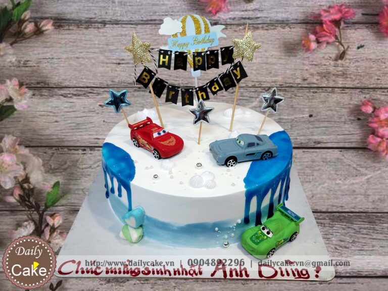 Bánh sinh nhật trang trí dàn ô tô Mcqueen